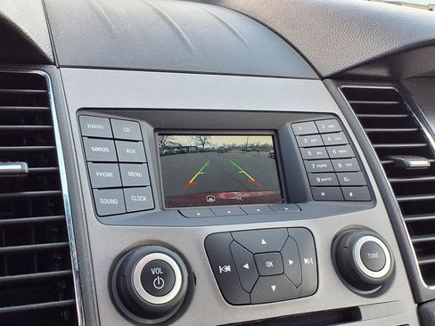 Used 2018 Ford Taurus SEL image 7