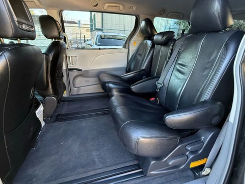 Used 2011 Toyota Sienna SE w/ Preferred Pkg image 15