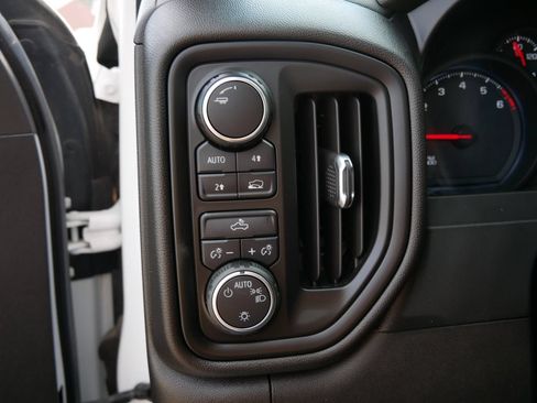 Used 2019 Chevrolet Silverado 1500 Custom w/ Custom Value Package AWD/4WD image 16