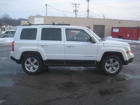 Used 2016 Jeep Patriot Latitude AWD/4WD image 4