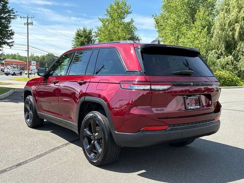 Used 2024 Jeep Grand Cherokee Altitude AWD/4WD image 2