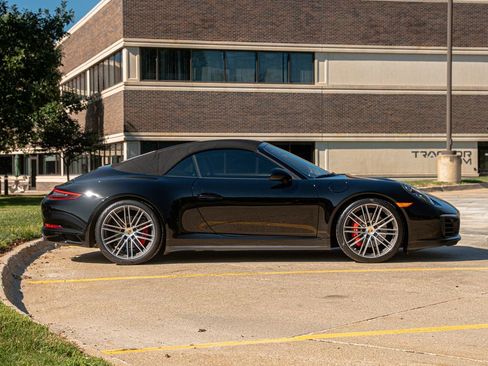 Used 2018 Porsche 911 Carrera 4S image 5