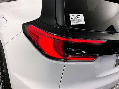 Certified 2025 GMC Acadia AT4 w/ Super Cruise Package image 27