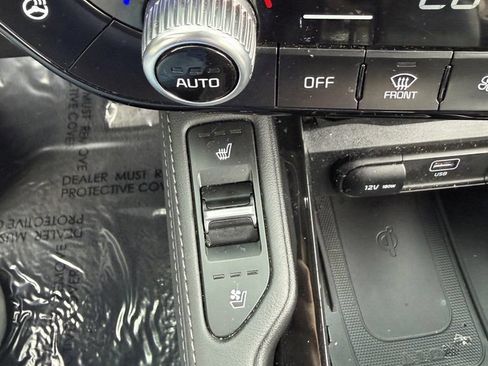 Used 2024 Kia Telluride EX w/ EX Captain's Chair Package AWD/4WD image 21
