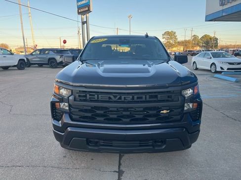 Used 2022 Chevrolet Silverado 1500 Custom image 2