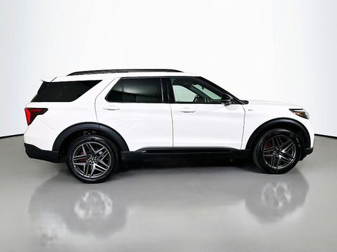 Used 2025 Ford Explorer ST-Line w/ ST-Line Street Pack image 8
