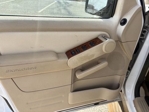 Used 2006 Ford Explorer Eddie Bauer image 21