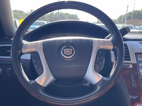 Used 2013 Cadillac Escalade Luxury image 28