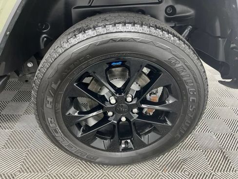 Used 2023 Jeep Wrangler Unlimited Sahara w/ Cold Weather Group AWD/4WD image 9