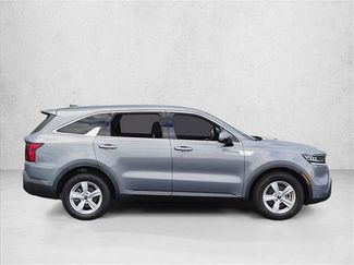 Used 2023 Kia Sorento LX FWD video 4