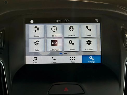 Used 2016 Ford Focus SE w/ SE Power Seat Package image 25