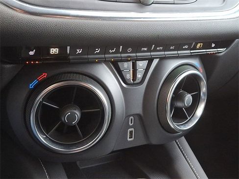 Used 2025 Chevrolet Blazer LT w/ Convenience Package image 16