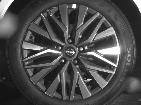 Used 2025 Nissan Altima 2.5 SV image 14