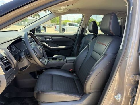 Used 2025 Nissan Rogue SV AWD/4WD image 25