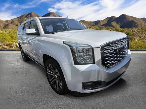 Used 2018 GMC Yukon XL Denali w/ Denali Ultimate Package AWD/4WD image 3