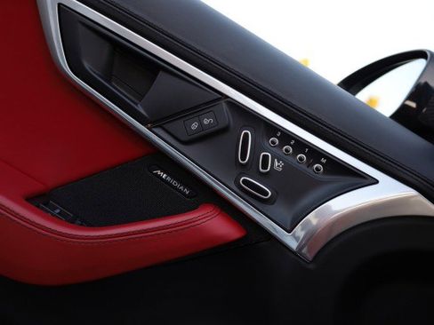 Used 2018 Jaguar F-TYPE Convertible image 40