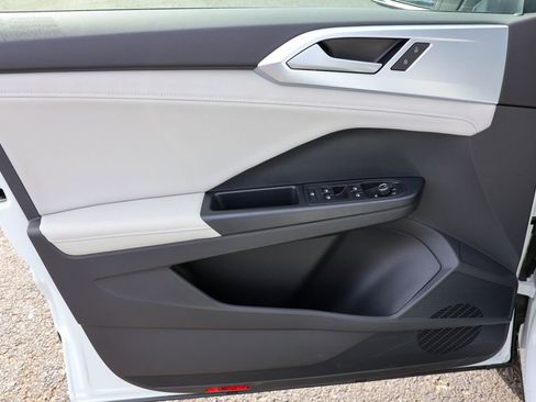 New 2025 Volkswagen Taos SE image 25