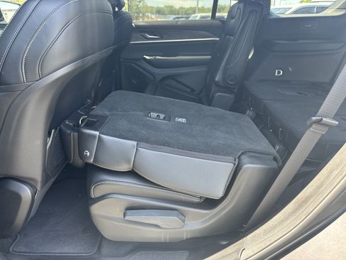 Used 2025 Jeep Grand Cherokee L Limited w/ Luxury Tech Group II RWD image 23