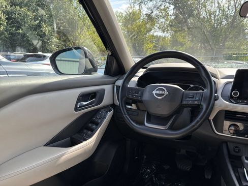 Used 2025 Nissan Rogue SV AWD/4WD image 36