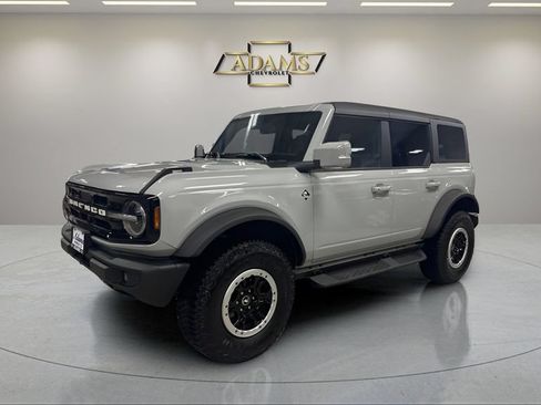 Used 2024 Ford Bronco Outer Banks w/ Sasquatch Package AWD/4WD image 1