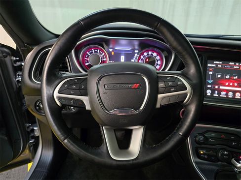 Used 2015 Dodge Challenger SXT Plus image 18