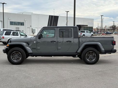 Used 2021 Jeep Gladiator Sport image 2