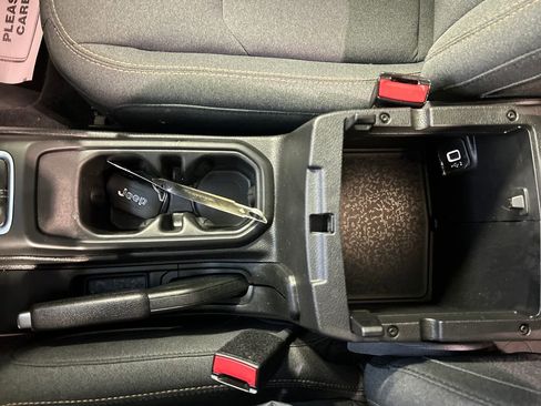 Used 2024 Jeep Wrangler Sport S image 21