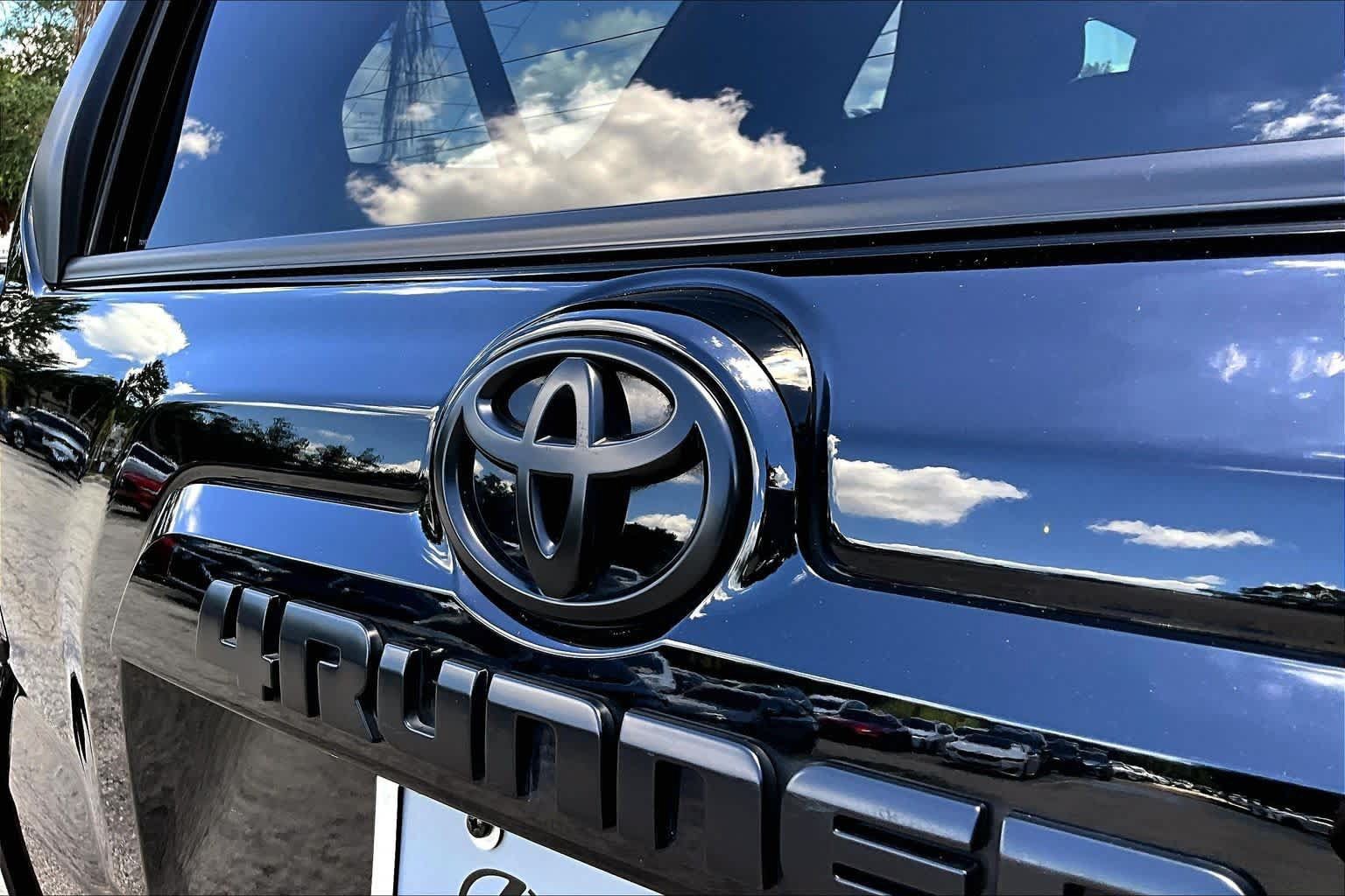 Used 2022 Toyota 4Runner SR5 Premium w/ Moonroof Package RWD image 31