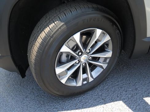 Used 2026 Chevrolet Equinox LT w/ Convenience Package II FWD image 18
