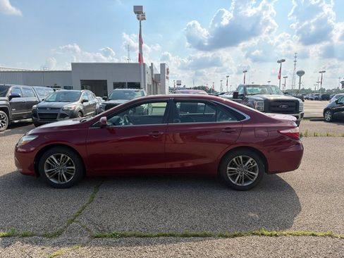 Used 2017 Toyota Camry SE FWD image 9