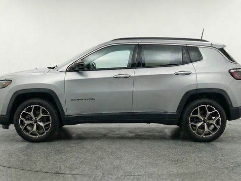 Used 2025 Jeep Compass Limited image 5