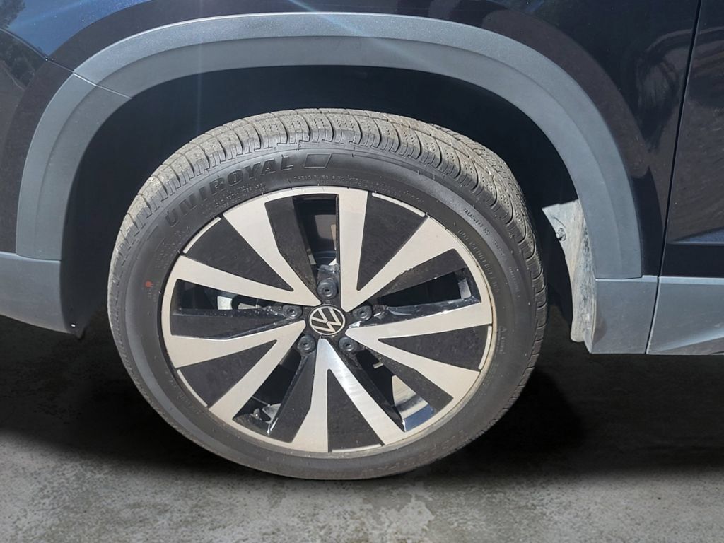 Used 2024 Volkswagen Taos SE FWD image 9