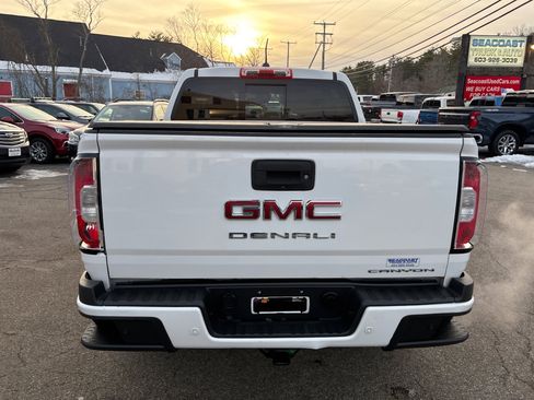 Used 2022 GMC Canyon Denali image 4