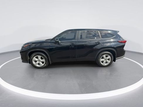 Used 2023 Toyota Highlander LE AWD/4WD image 5