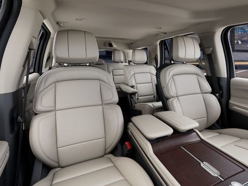New 2027 Lincoln Navigator Premiere AWD/4WD image 30
