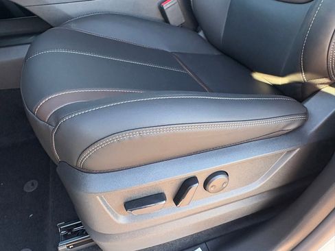 New 2026 Nissan Armada SL w/ Captain's Chari Seat Package image 19