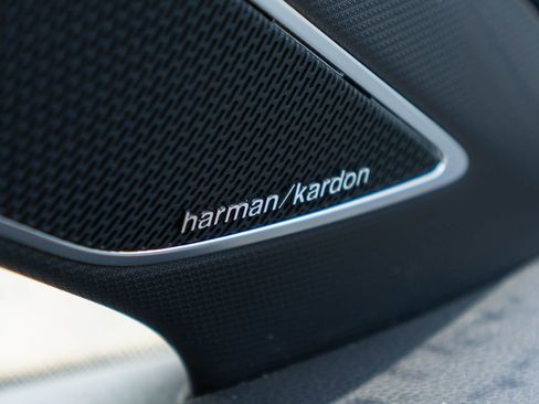 Used 2022 Volkswagen Golf R image 31