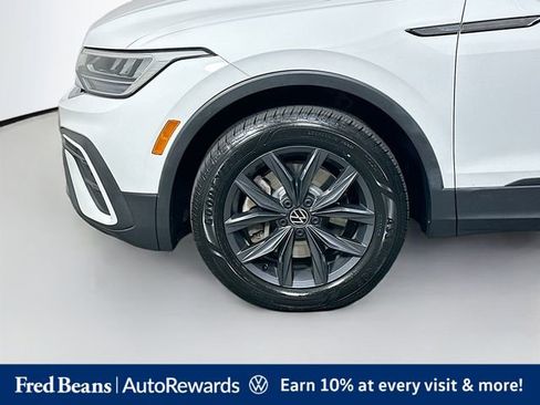 Used 2022 Volkswagen Tiguan SE AWD/4WD image 36