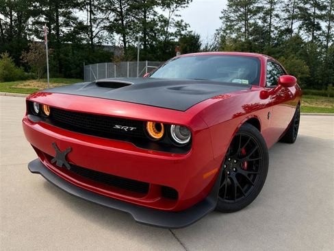Used 2015 Dodge Challenger SRT Hellcat RWD image 1