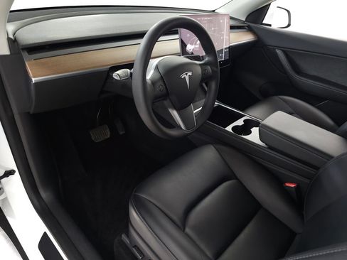 Used 2022 Tesla Model Y Long Range AWD/4WD image 16