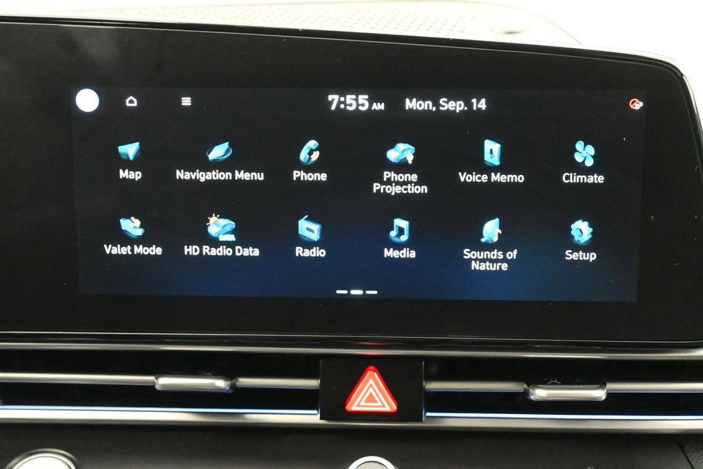 Used 2022 Hyundai Elantra Limited FWD image 11