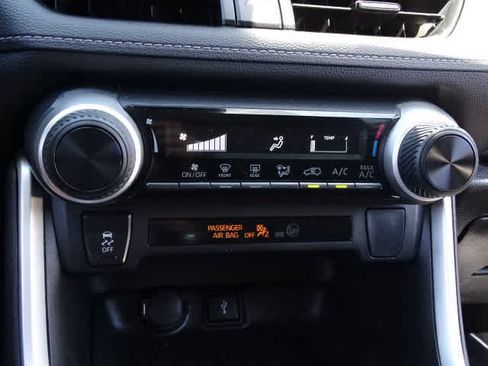 Used 2022 Toyota RAV4 LE FWD image 30