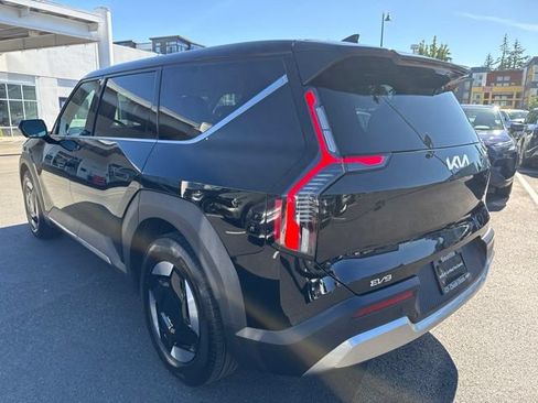Certified 2024 Kia EV9 Light Long Range RWD image 8