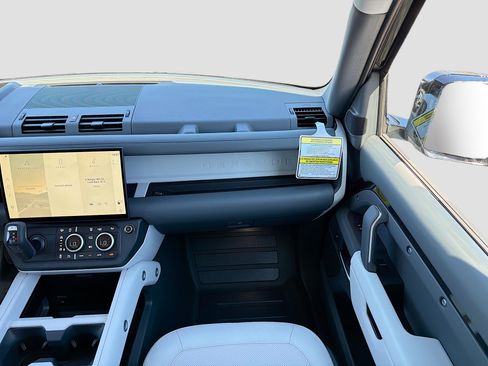 New 2026 Land Rover Defender 110 X-Dynamic SE image 18