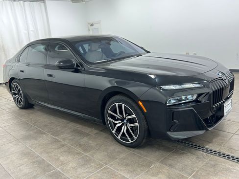 Used 2023 BMW 760i xDrive image 6