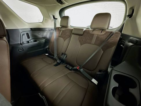 Used 2026 Honda Pilot Elite image 4