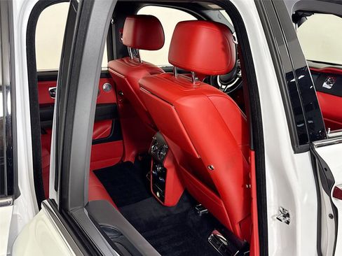 Used 2020 Rolls-Royce Cullinan image 32