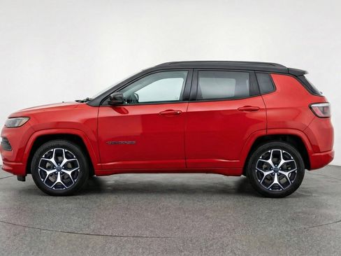 Used 2025 Jeep Compass Limited AWD/4WD image 4