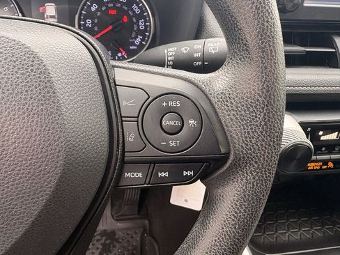 Used 2019 Toyota RAV4 LE FWD image 14