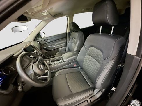 Used 2024 Nissan Pathfinder S AWD/4WD image 13
